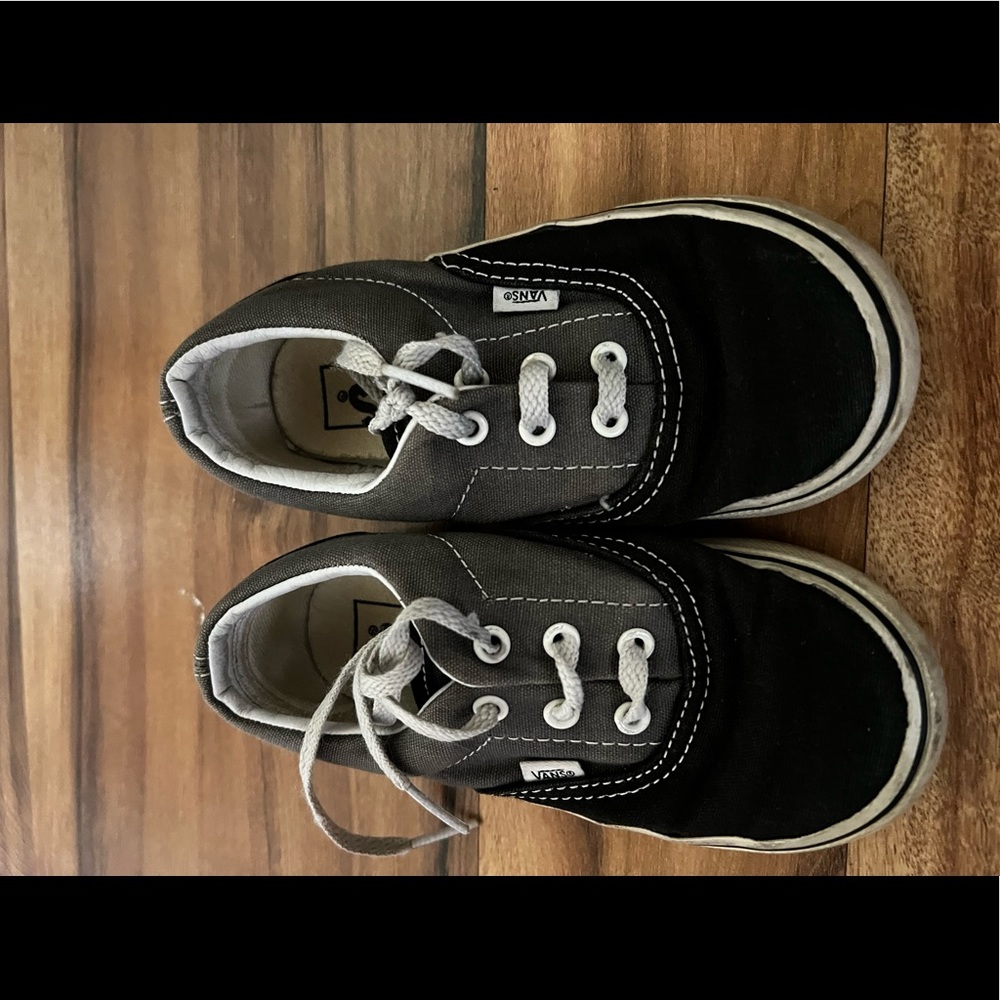 Vans small kids 8.0 grey and black